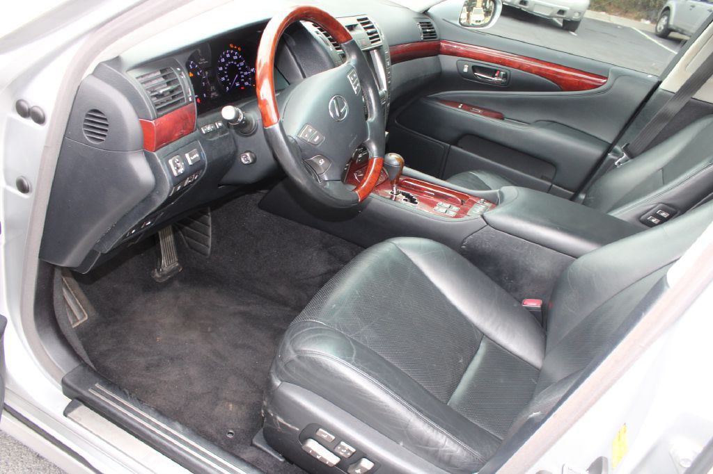 2007 Lexus LS Image 7
