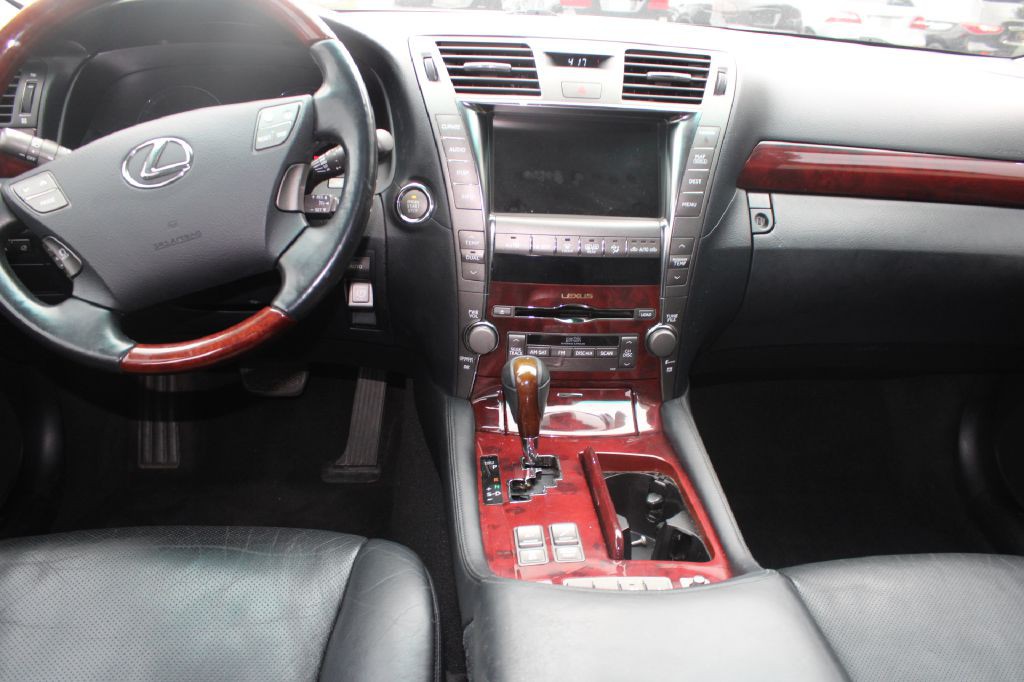 2007 Lexus LS Image 11
