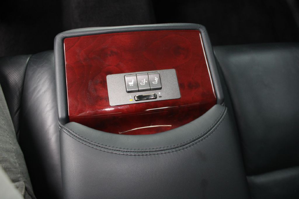 2007 Lexus LS Image 12