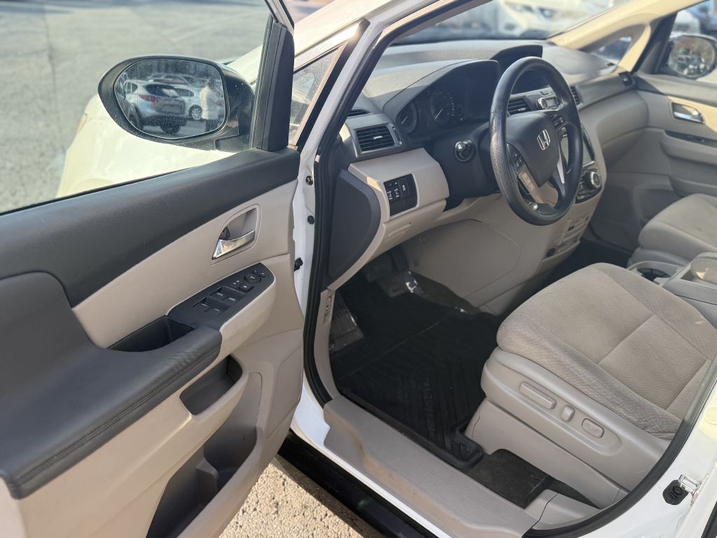 2016 Honda Odyssey Image 8