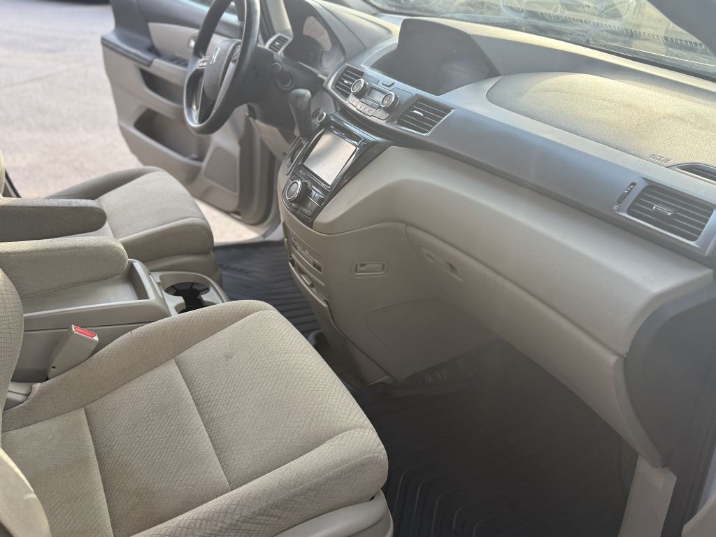 2016 Honda Odyssey Image 10