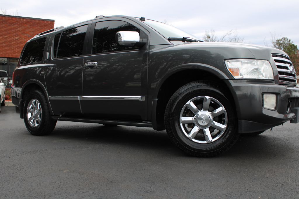 2005 INFINITI QX56 Image 2