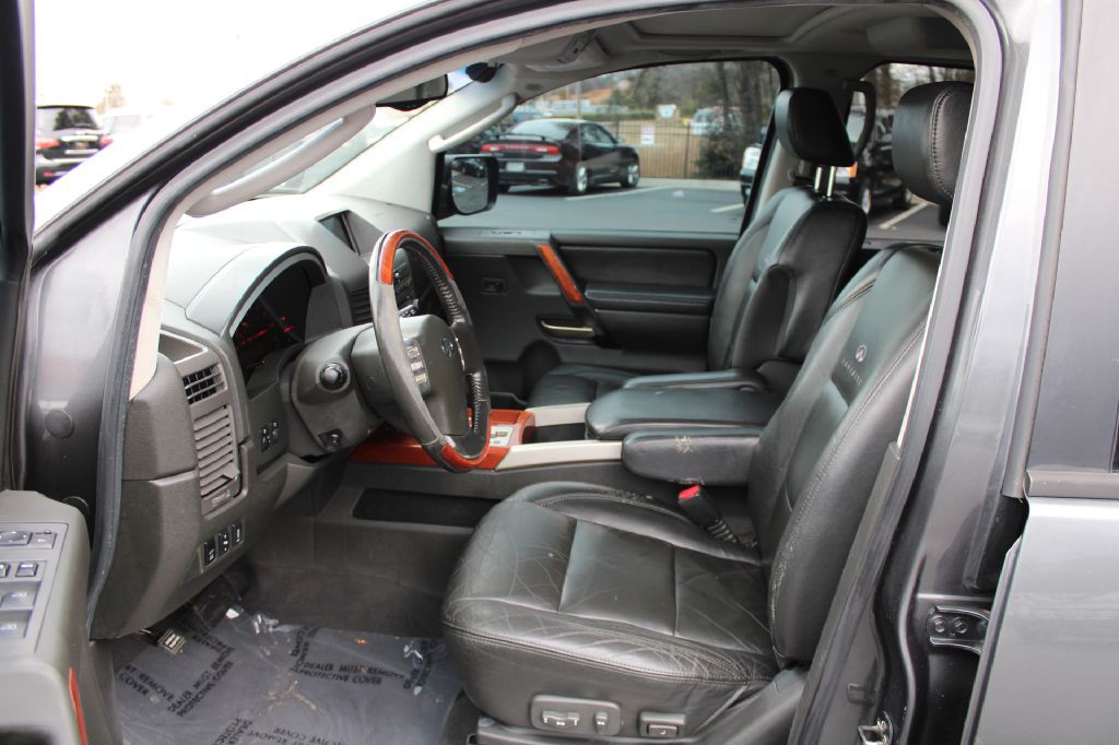 2005 INFINITI QX56 Image 6