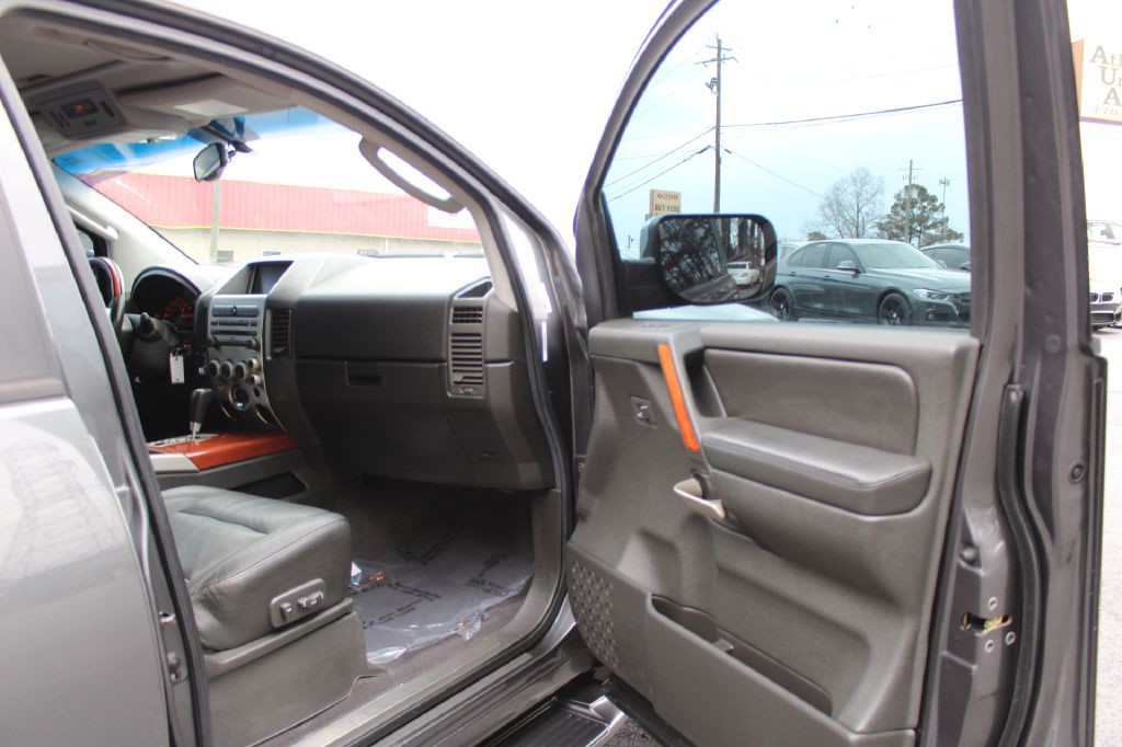 2005 INFINITI QX56 Image 9