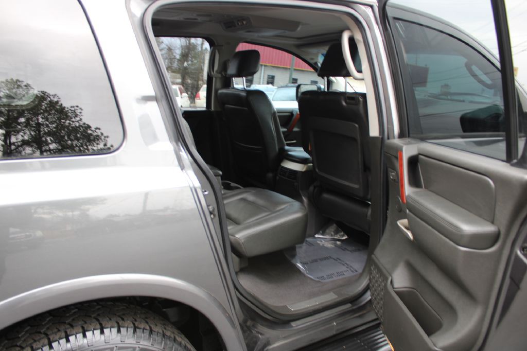 2005 INFINITI QX56 Image 11