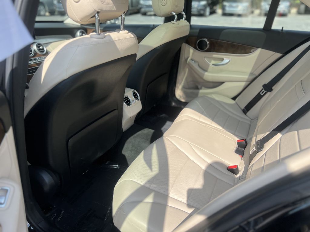 2015 Mercedes-Benz C-Class Image 9