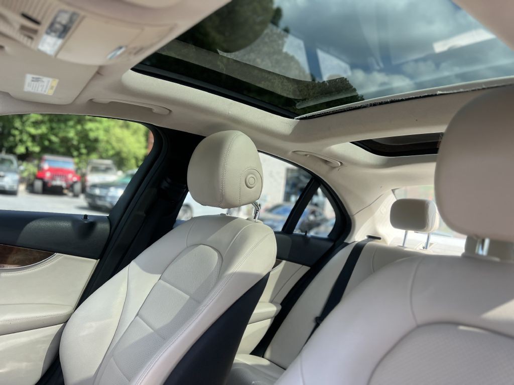 2015 Mercedes-Benz C-Class Image 15