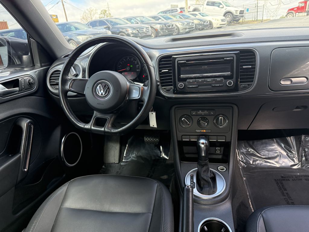 2012 Volkswagen Beetle Image 9