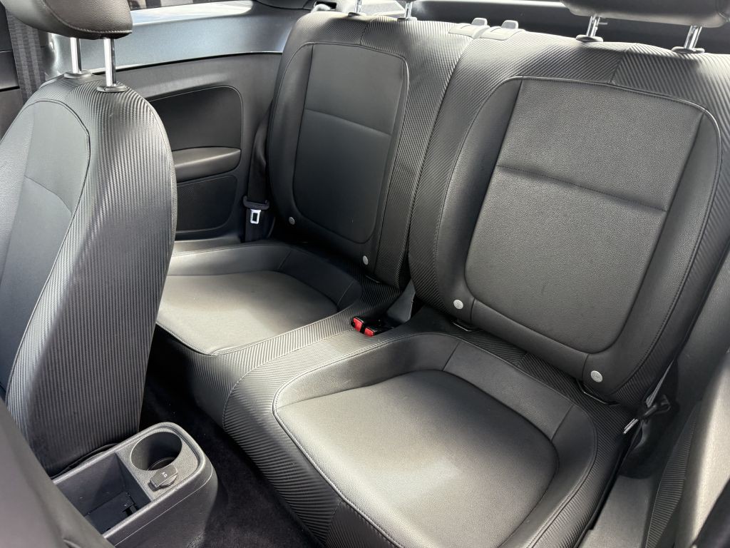 2012 Volkswagen Beetle Image 10