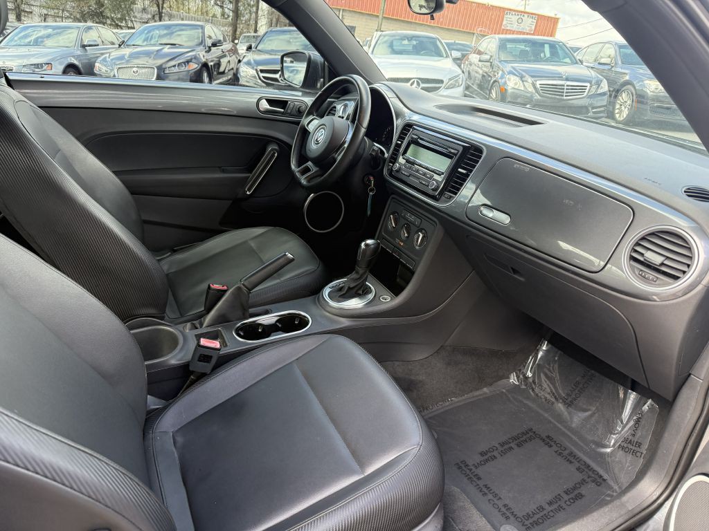 2012 Volkswagen Beetle Image 11