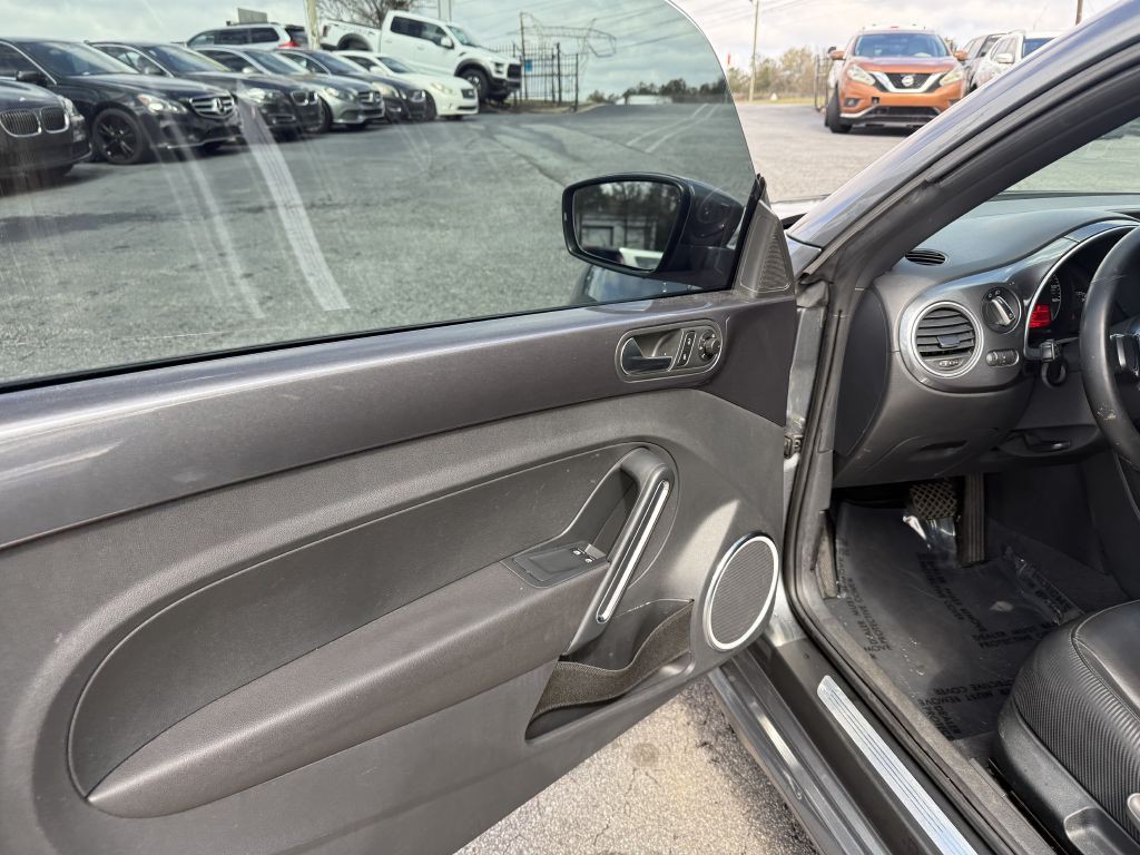 2012 Volkswagen Beetle Image 12