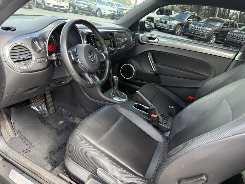 2012 Volkswagen Beetle Image 13