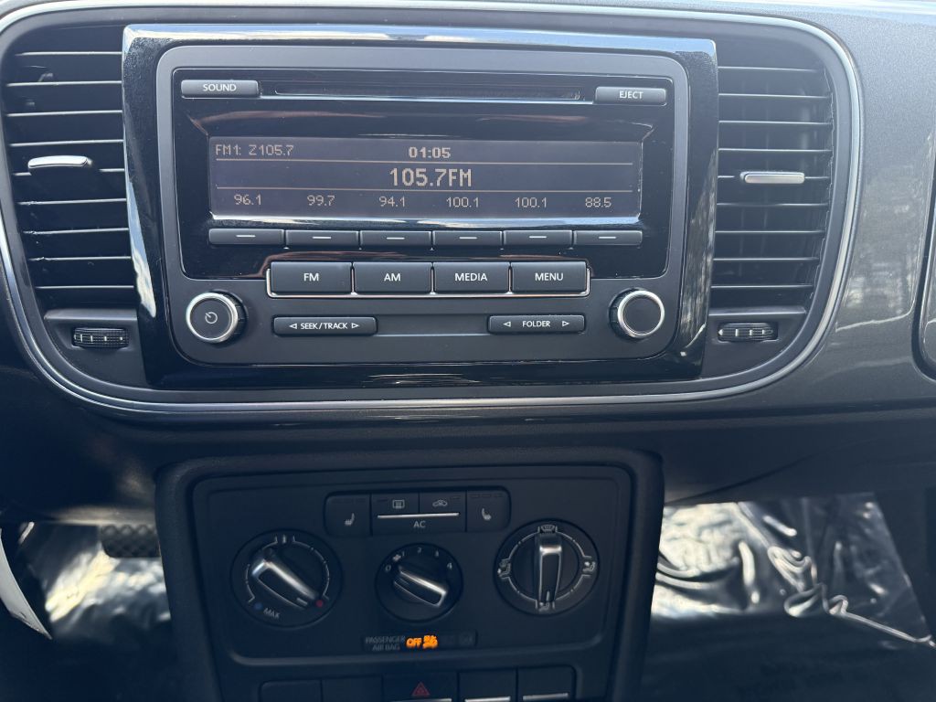 2012 Volkswagen Beetle Image 14