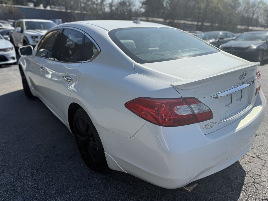 2011 INFINITI M56 Image 4