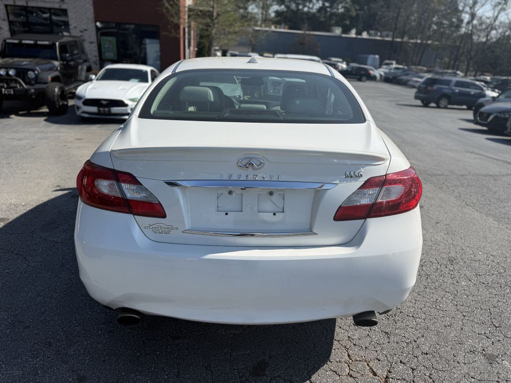 2011 INFINITI M56 Image 5