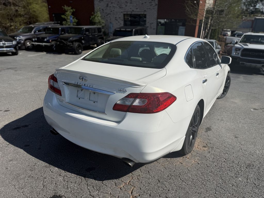 2011 INFINITI M56 Image 6