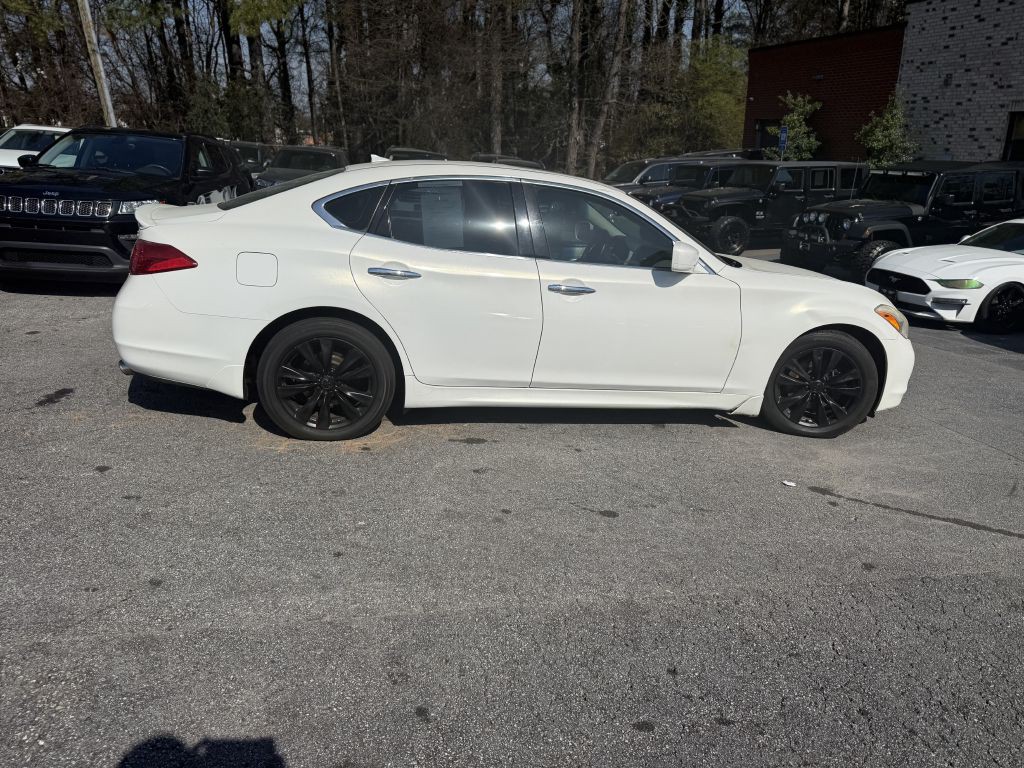 2011 INFINITI M56 Image 8