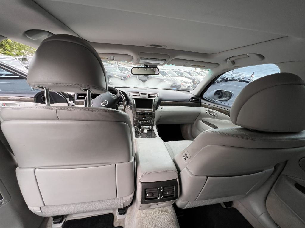 2009 Lexus LS Image 10