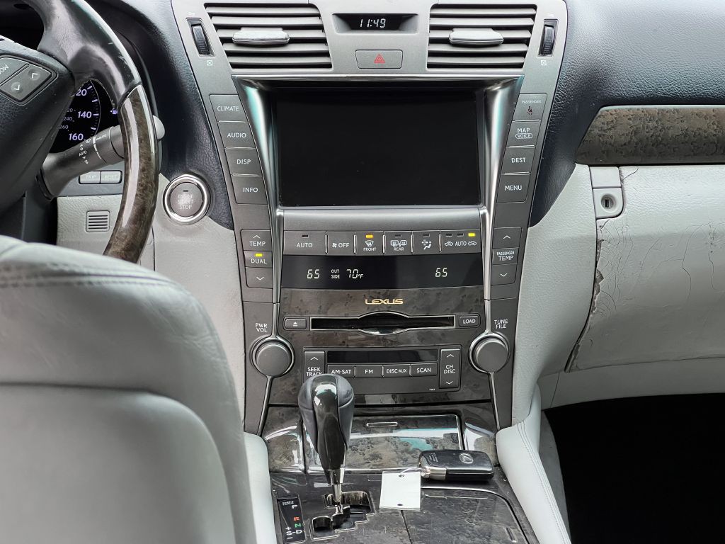 2009 Lexus LS Image 11