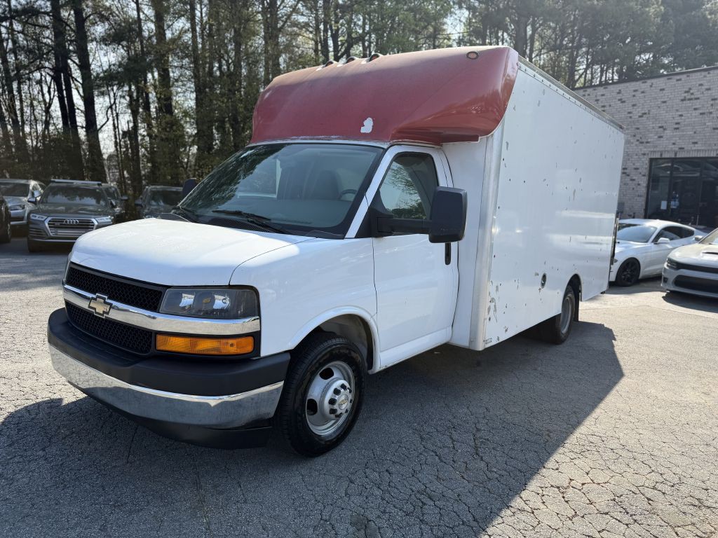 2017 Chevrolet Express Image 1