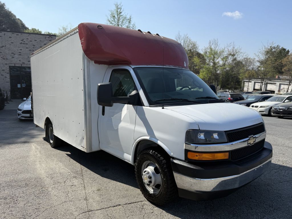 2017 Chevrolet Express Image 3