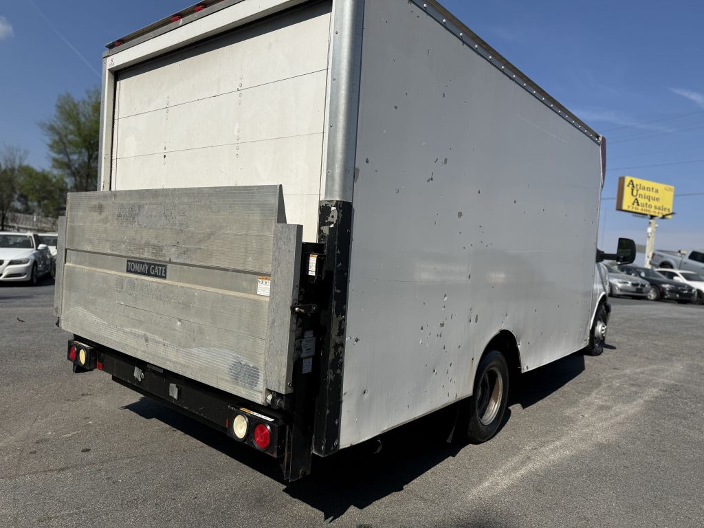 2017 Chevrolet Express Image 5