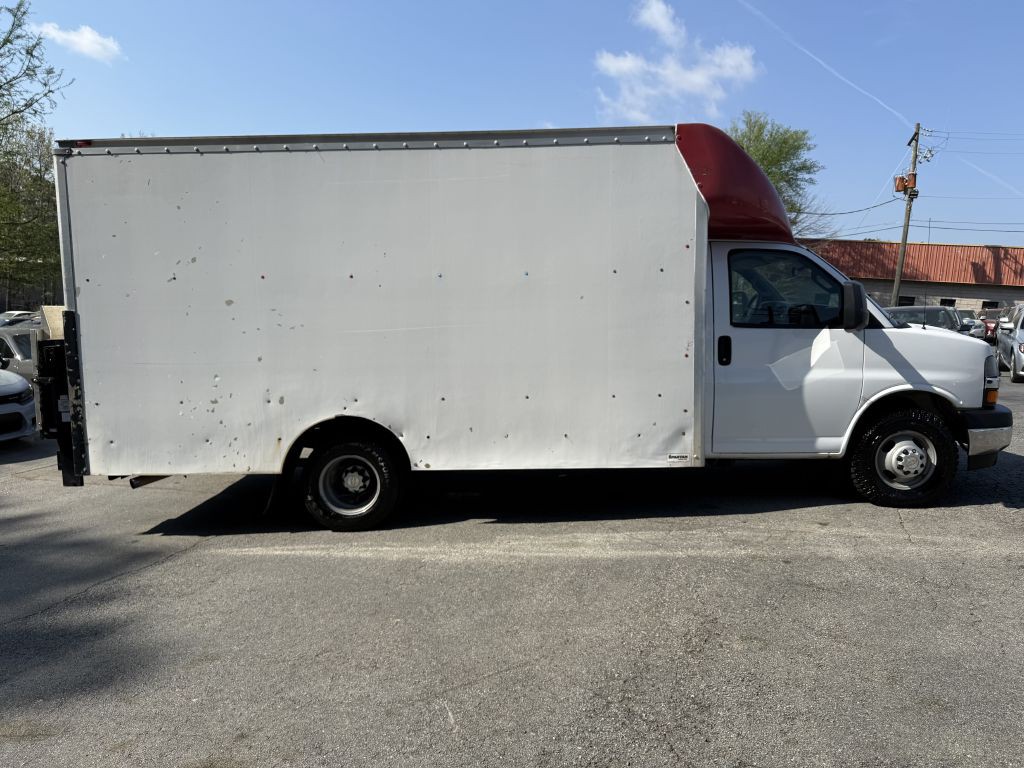 2017 Chevrolet Express Image 6
