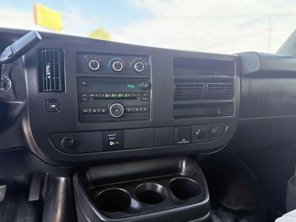 2017 Chevrolet Express Image 7