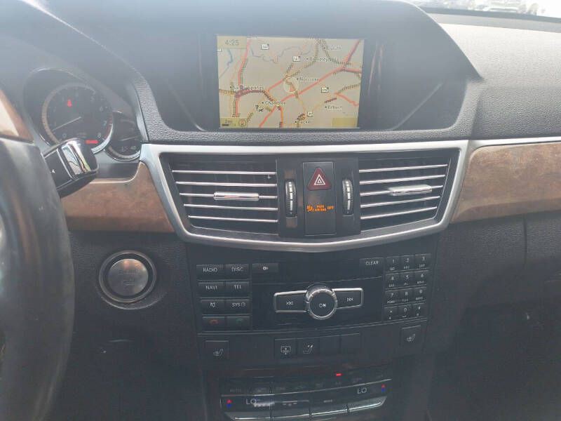 2012 Mercedes-Benz E-Class Image 21