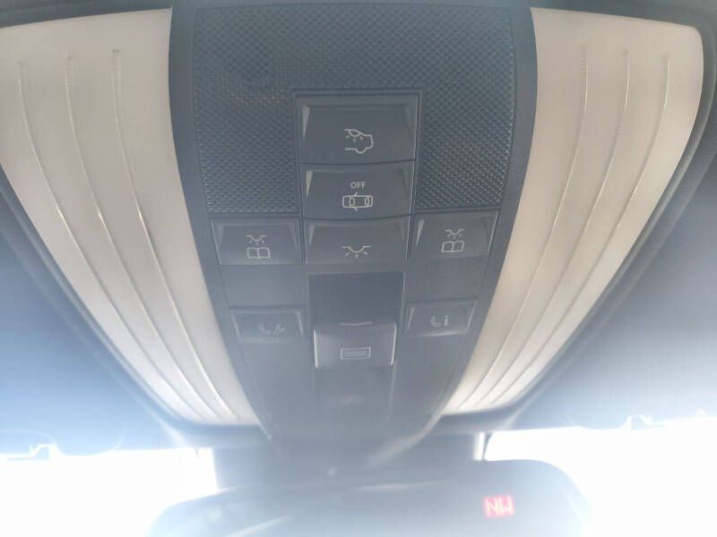 2012 Mercedes-Benz E-Class Image 24