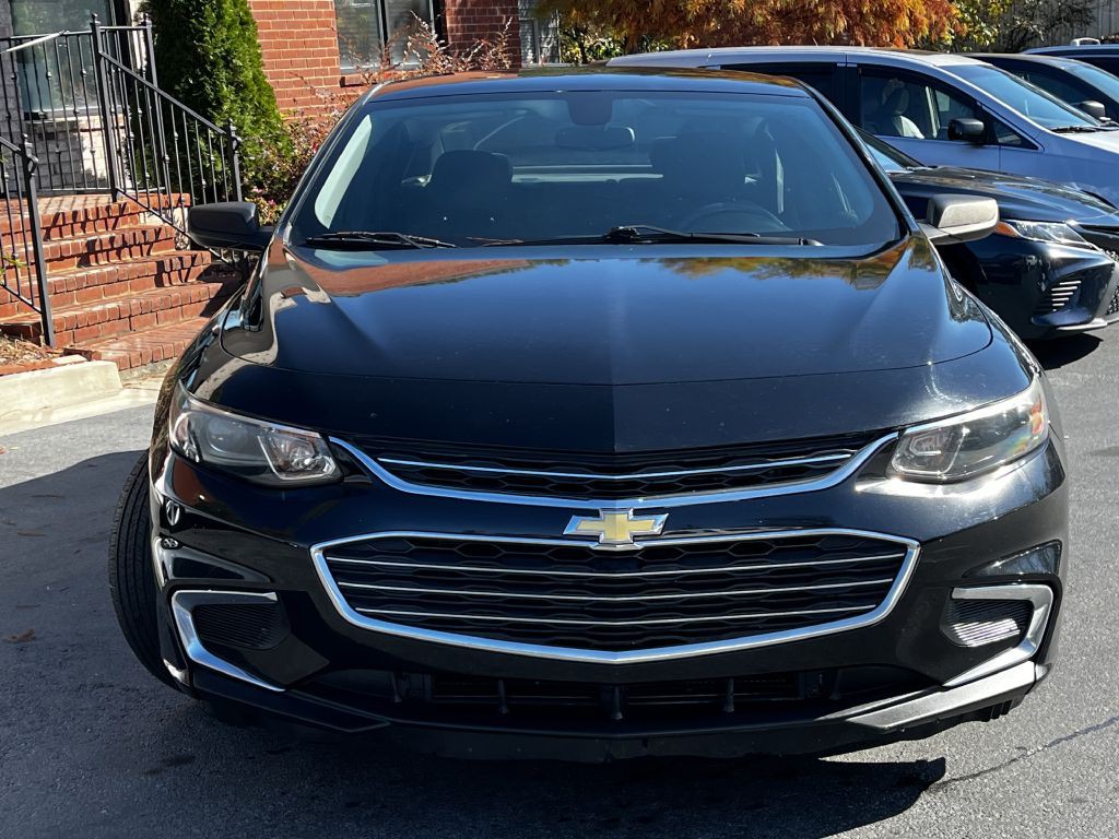 2017 Chevrolet Malibu Image 2