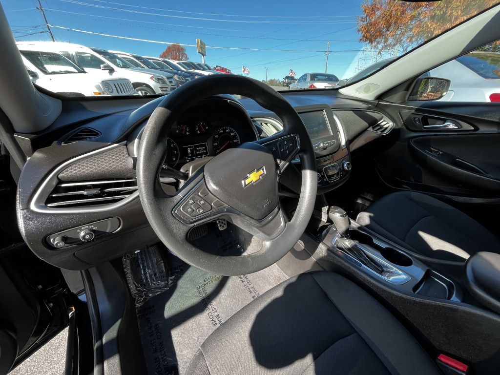 2017 Chevrolet Malibu Image 12