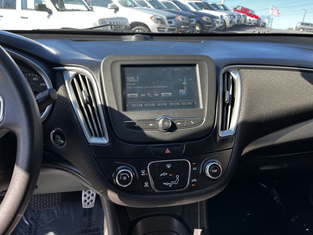 2017 Chevrolet Malibu Image 13