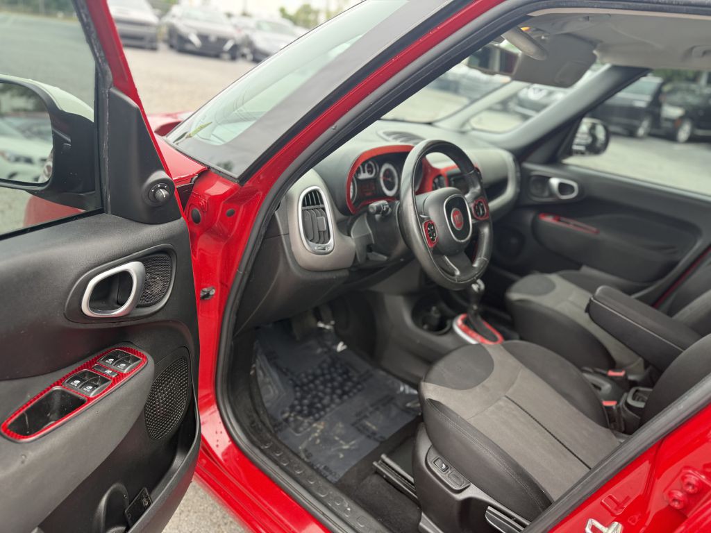 2015 FIAT 500L Image 8