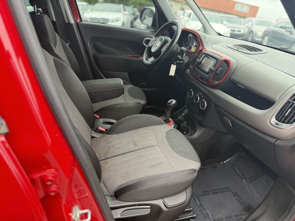 2015 FIAT 500L Image 11