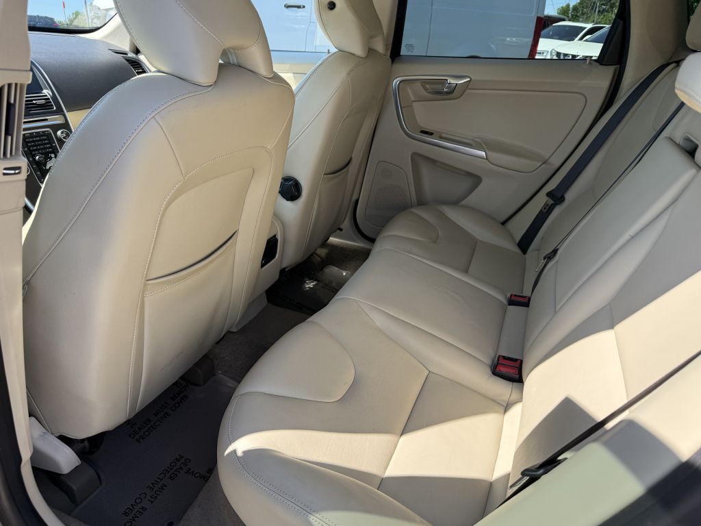 2015 Volvo XC60 Image 10