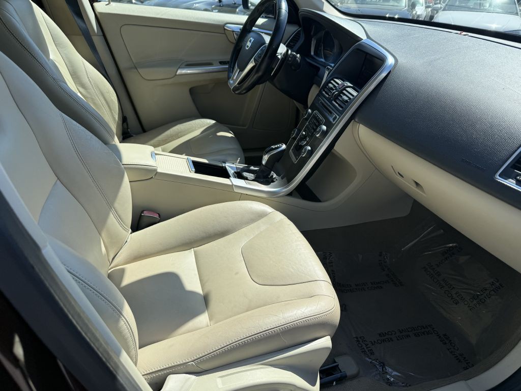 2015 Volvo XC60 Image 12