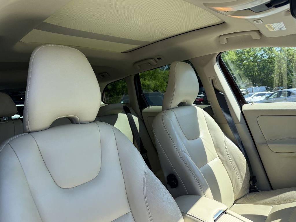 2015 Volvo XC60 Image 13