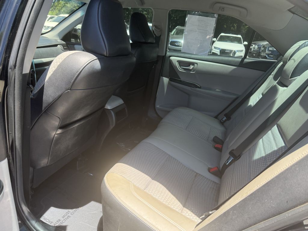 2015 Toyota Camry Image 9