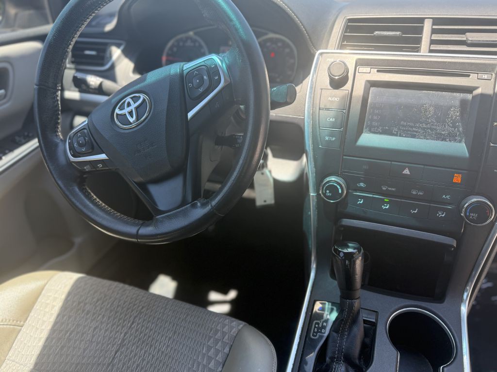 2015 Toyota Camry Image 12