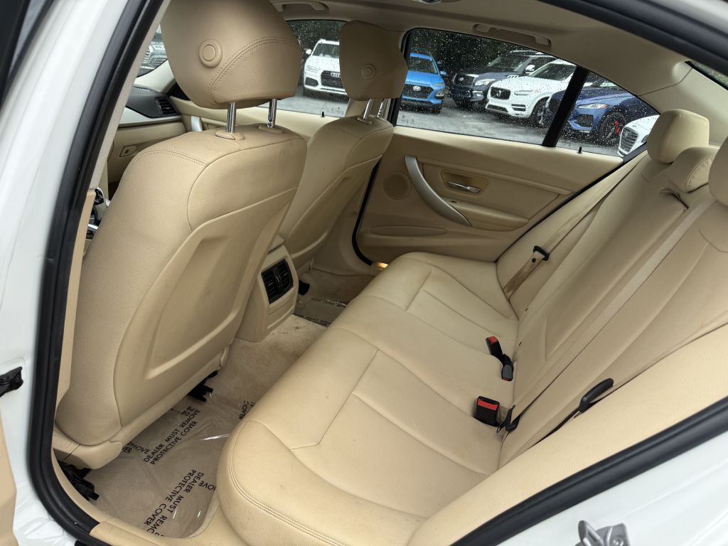 2015 BMW 3 Series Image 9