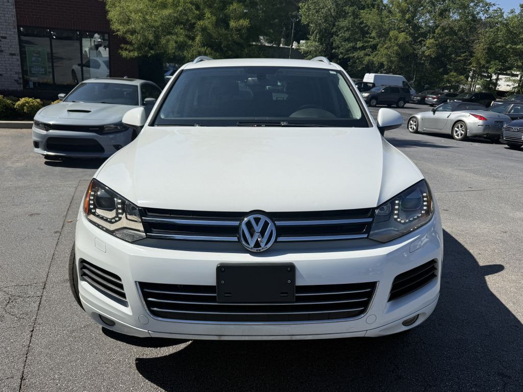 2012 Volkswagen Touareg Image 2