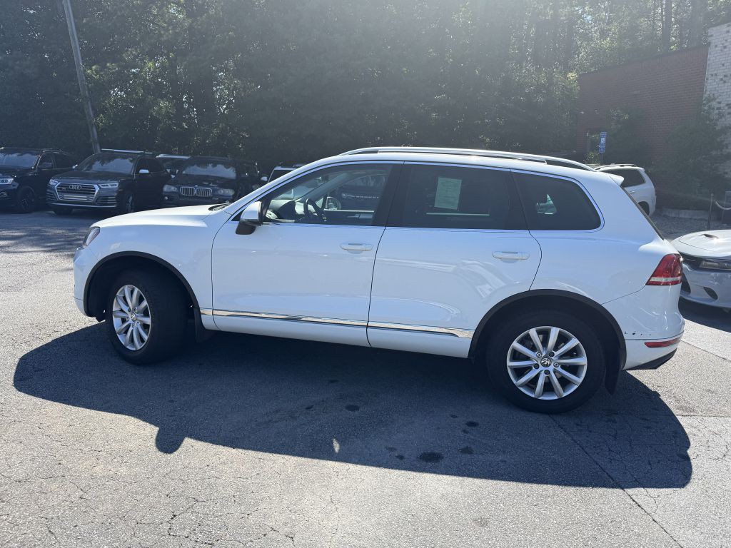 2012 Volkswagen Touareg Image 8