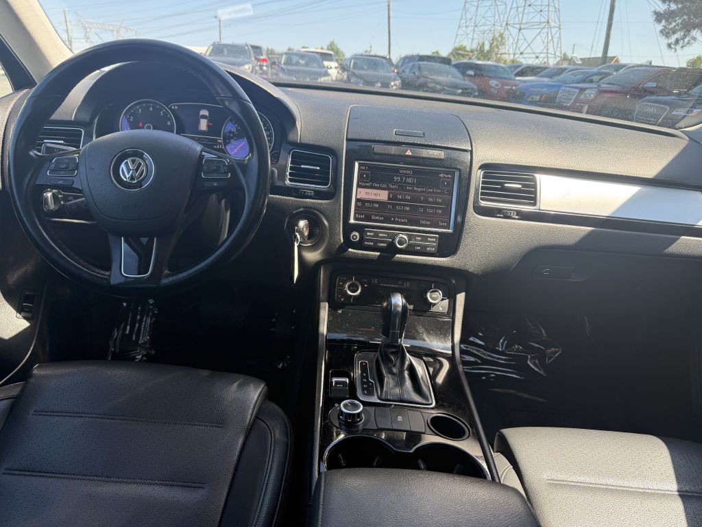 2012 Volkswagen Touareg Image 15