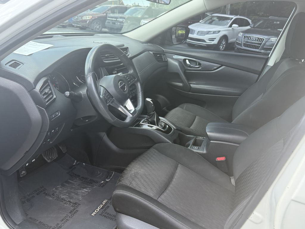 2017 Nissan Rogue Image 8