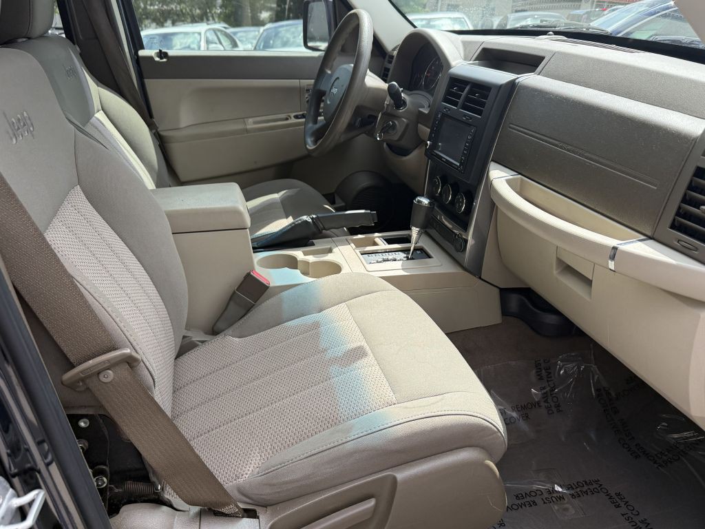 2009 Jeep Liberty Image 12