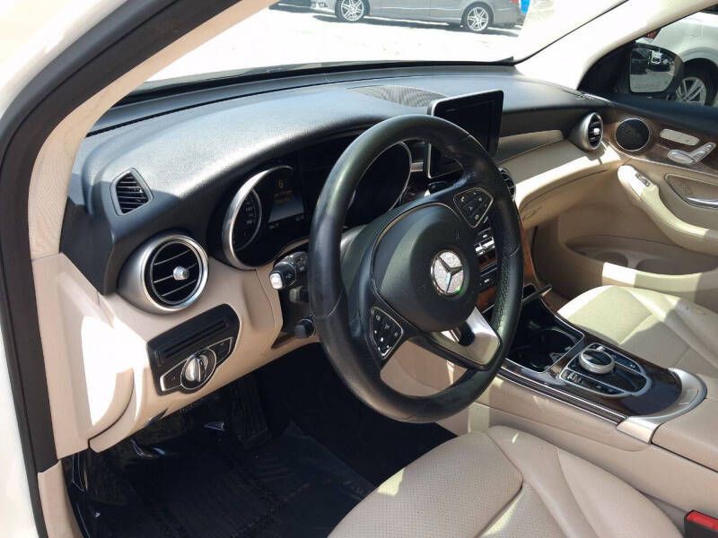 2018 Mercedes-Benz GLC-Class Image 9