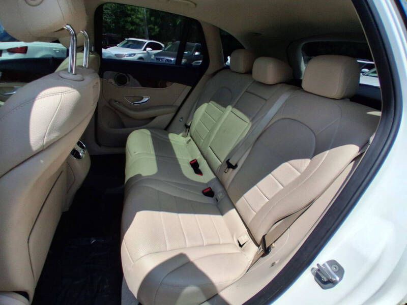 2018 Mercedes-Benz GLC-Class Image 12