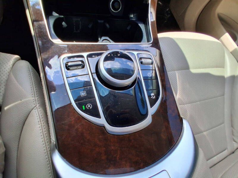 2018 Mercedes-Benz GLC-Class Image 24