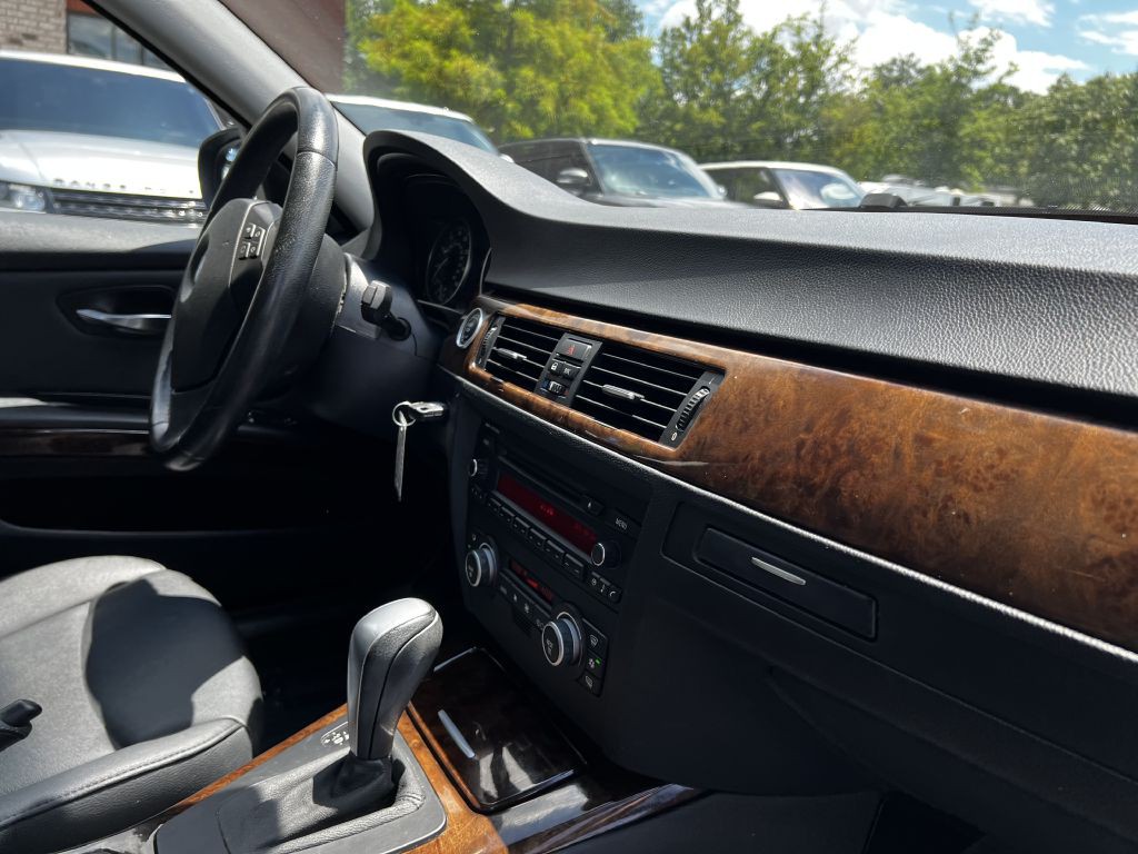 2009 BMW 3 Series Image 17